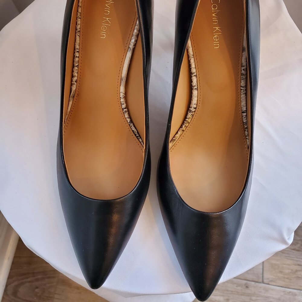 Calvin Klein Black leather pumps